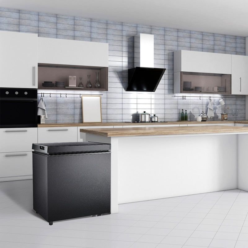 Congélateur à coffre de 1,8 pieds cubes avec panier amovible, drain inférieur, thermostat à 7 niveaux, design indépendant pour maison et appartement.